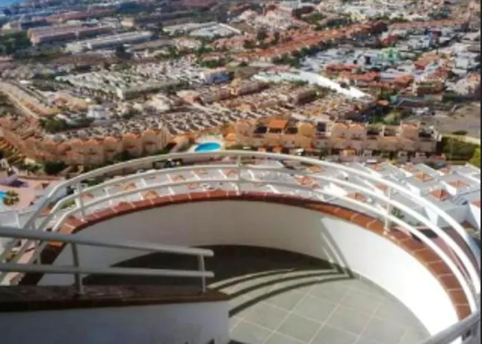 Spacious In 165 M² With Shared Pool 아파트 아데제