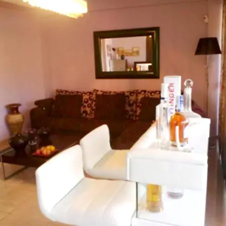 Modern With Sea View In 165 M² + Pool Апартаменти Адехе