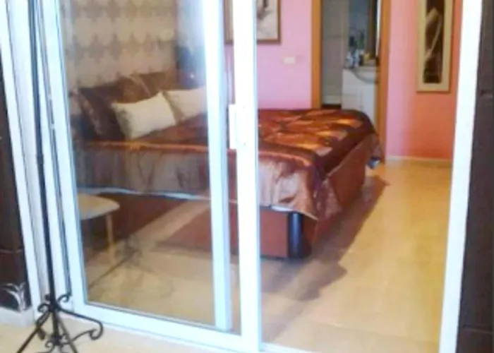 Spacious In 165 M² With Shared Pool *